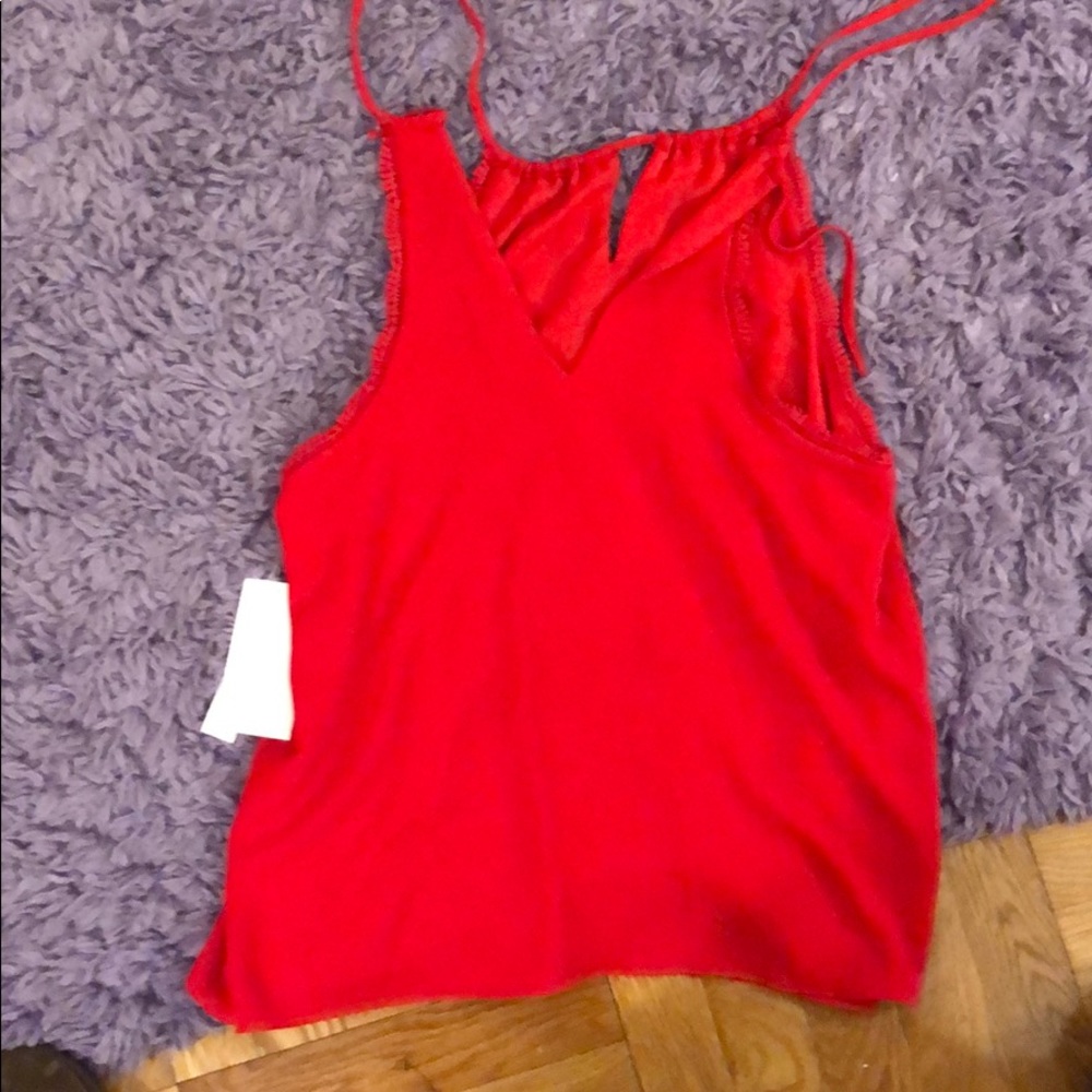 Red tank - Picture 4 of 4